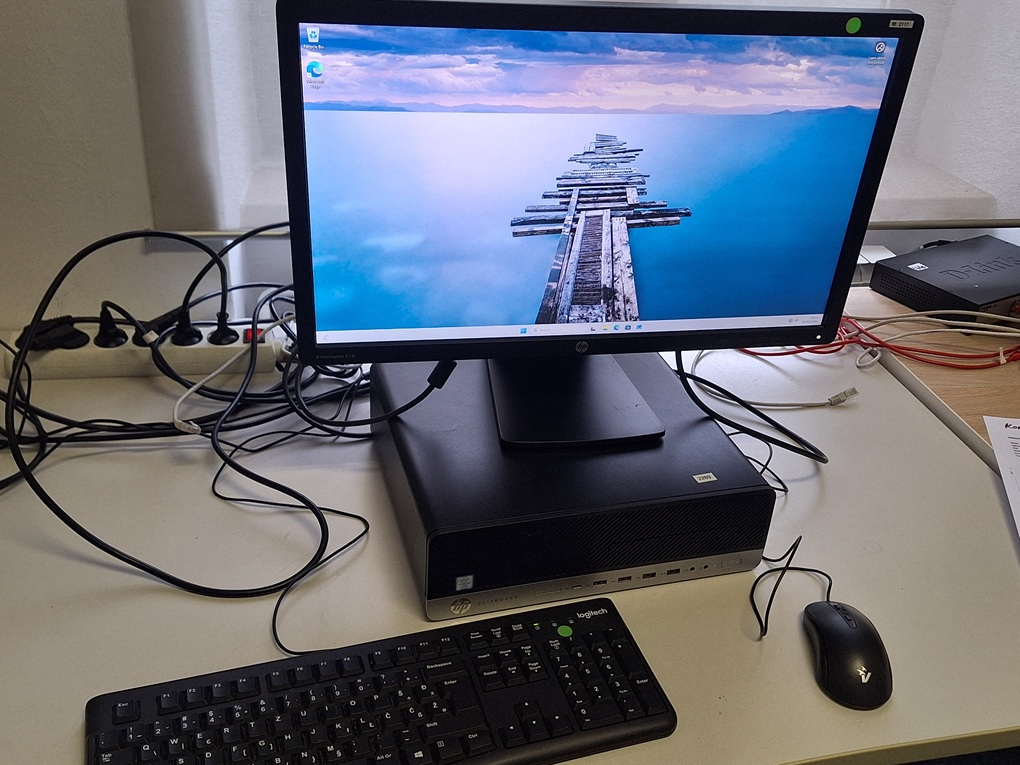PC HP EliteDesk 800 + Monitor HP EliteDisplay E231 + miš i tipkovnica